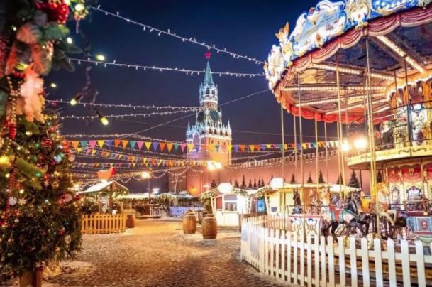 Все больше иностранных туристов приезжают в Россию на Новый год